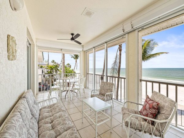 On Beach Great Redington Beach Vacation Home Three Bedroom