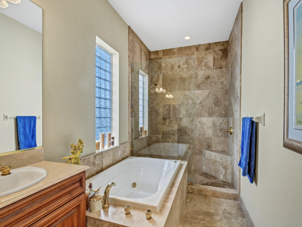 Siesta Key Three Bedroom Vacation Rental Close to the Beach 300ft to Beach