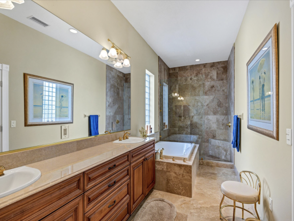 Siesta Key Three Bedroom Vacation Rental Close to the Beach 300ft to Beach