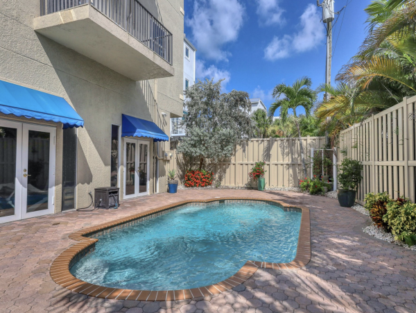 Siesta Key Three Bedroom Vacation Rental Close to the Beach 300ft to Beach