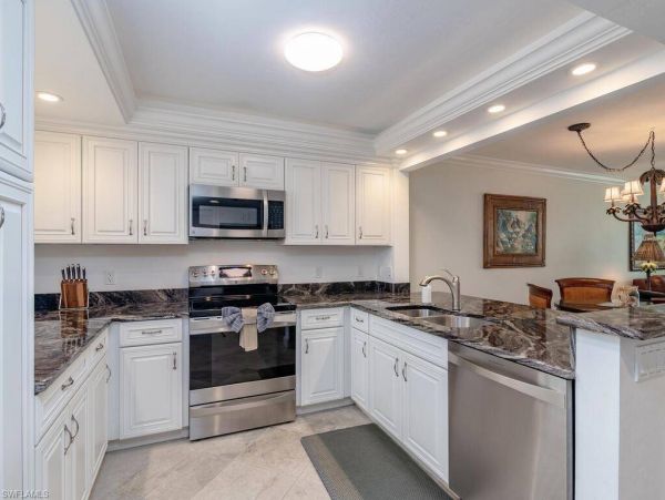 Near Beach Condo 2 Bedroom & Community Pool in Marco Island