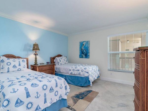 Near Beach Condo 2 Bedroom & Community Pool in Marco Island