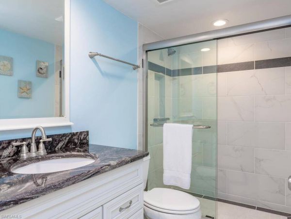Near Beach Condo 2 Bedroom & Community Pool in Marco Island