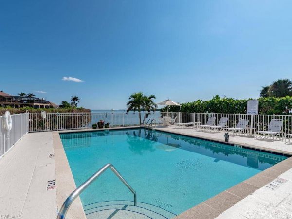 Near Beach Condo 2 Bedroom & Community Pool in Marco Island