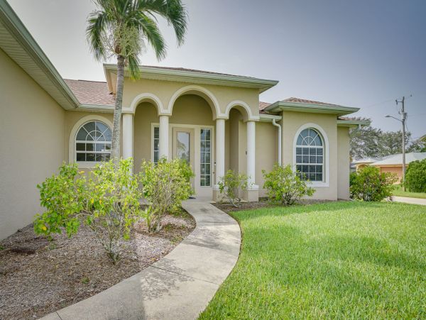 Cape Coral Spacious Four Bedroom Home with Caged Pool
