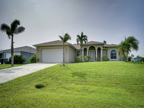Cape Coral Spacious Four Bedroom Home with Caged Pool