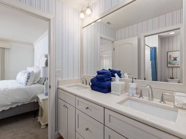 Three Bedroom Walk to Beach Vacation Home in Sanibel
