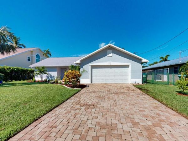 Cape Coral Vacation Pool Home Water Views