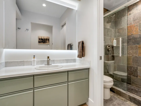 Luxury Mountain View Home 5 Bedroom & Hot Tub in Vail