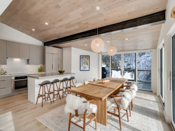 Luxury Mountain View Home 5 Bedroom & Hot Tub in Vail
