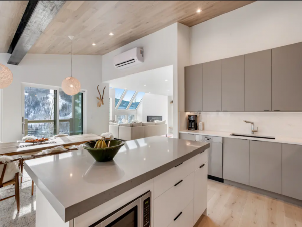 Luxury Mountain View Home 5 Bedroom & Hot Tub in Vail