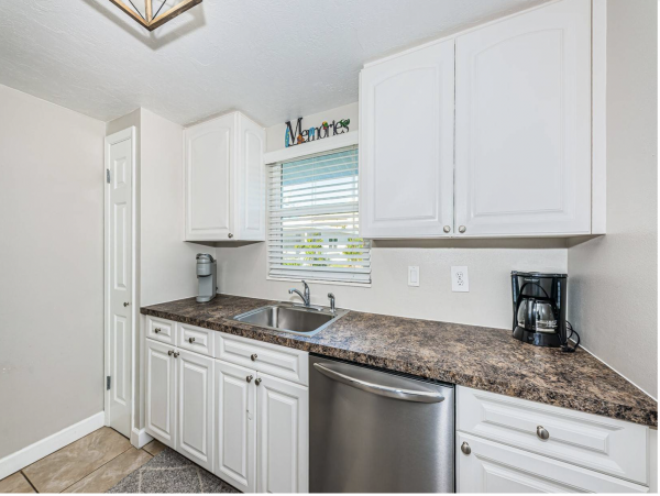 Siesta Key Vacation Condo with 2 Bedrooms