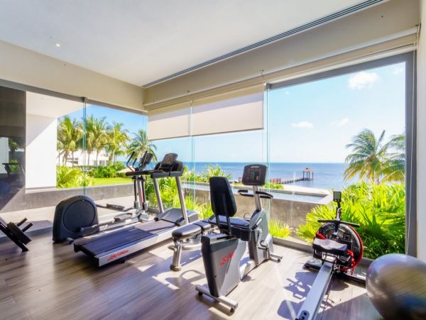 Oceanfront Five Bedroom Vacation Condo with Stunning Vistas