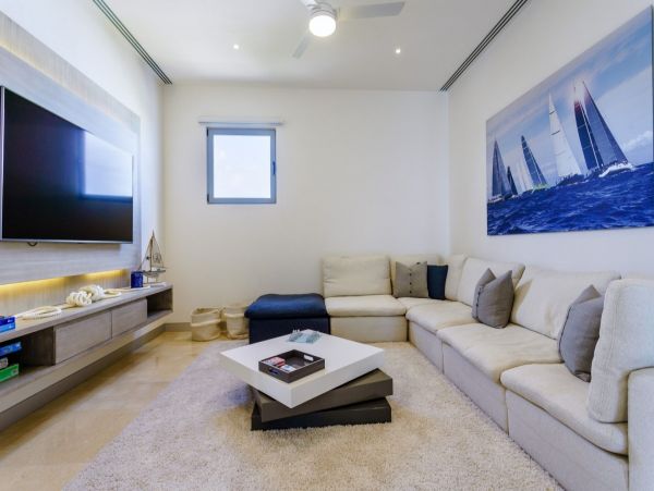 Oceanfront Five Bedroom Vacation Condo with Stunning Vistas