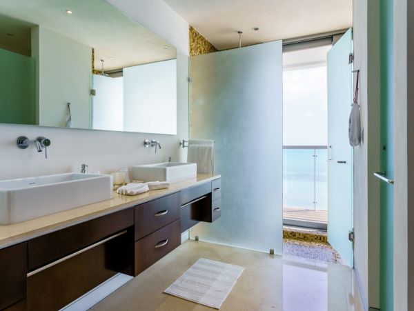 Oceanfront Five Bedroom Vacation Condo with Stunning Vistas