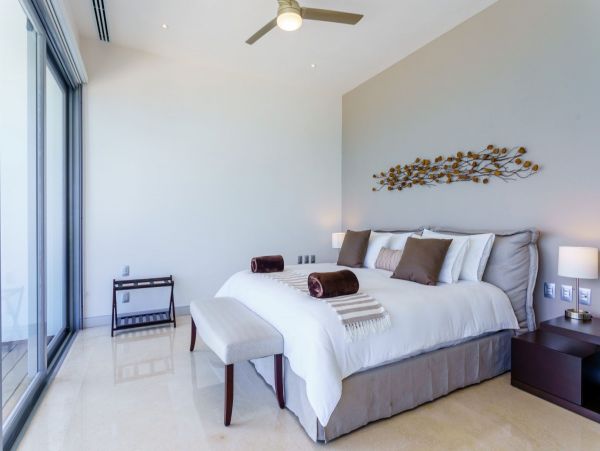 Oceanfront Five Bedroom Vacation Condo with Stunning Vistas