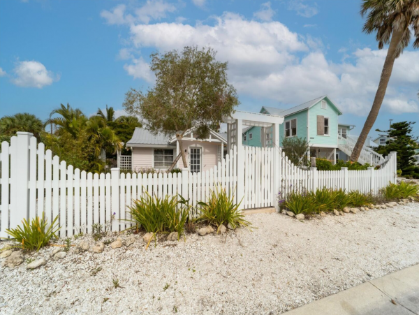Beautiful Cottage 2 Bedroom and Private Pool in Boca Grande
