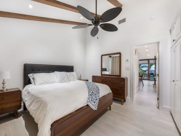Beautiful Cayman Island Vacation Condo One Bedroom