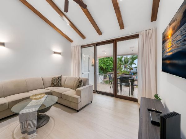 Beautiful Cayman Island Vacation Condo One Bedroom