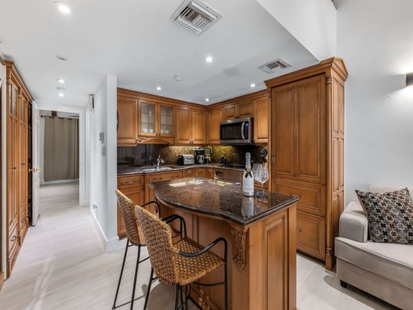 Beautiful Cayman Island Vacation Condo One Bedroom