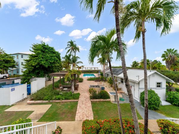 Beautiful Cayman Island Vacation Condo One Bedroom