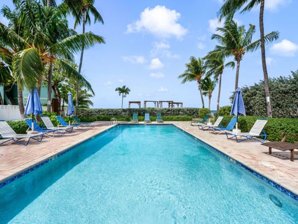 Beautiful Cayman Island Vacation Condo One Bedroom