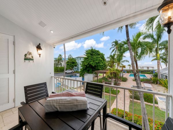 Beautiful Cayman Island Vacation Condo One Bedroom