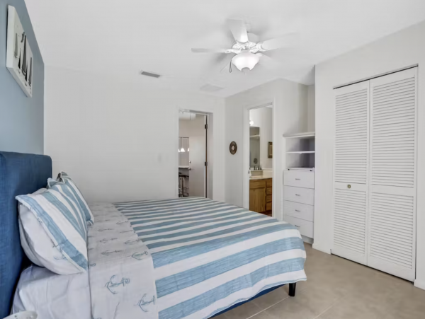 Sarasota Walk to Beach Home with Heated Pool & Al Fresco Dining