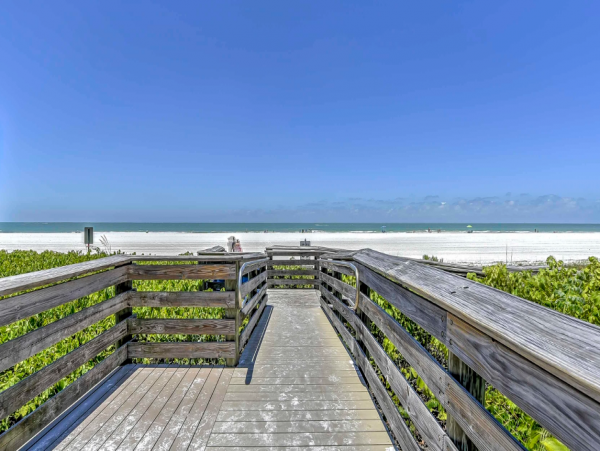 Lovely Second-Floor Condo in Marco Island