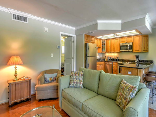 Lovely Second-Floor Condo in Marco Island