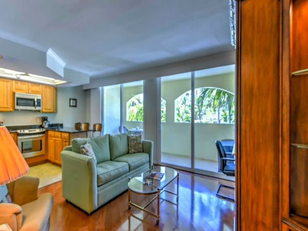 Lovely Second-Floor Condo in Marco Island