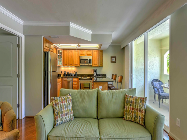 Lovely Second-Floor Condo in Marco Island