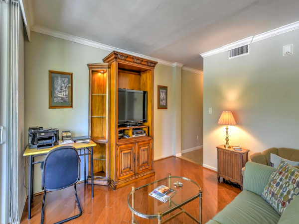 Lovely Second-Floor Condo in Marco Island