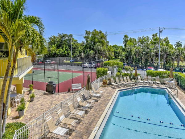 Lovely Second-Floor Condo in Marco Island