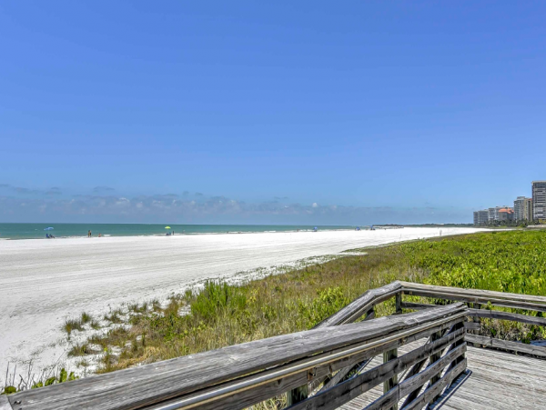 Lovely Second-Floor Condo in Marco Island