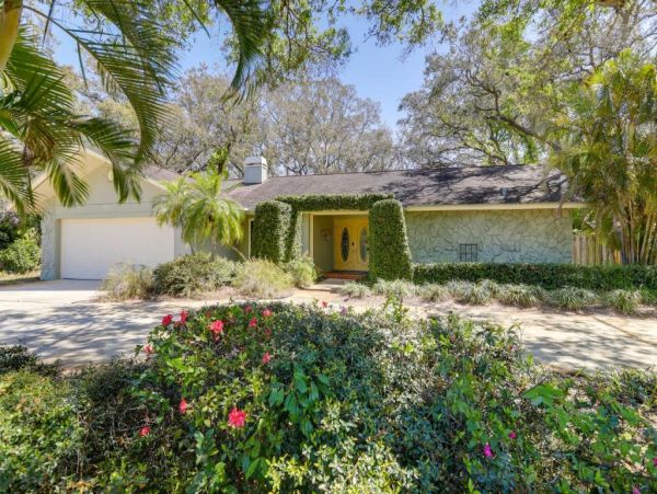 Largo Vacation Pool Home Sleeps Ten Guests