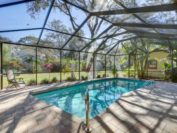Largo Vacation Pool Home Sleeps Ten Guests