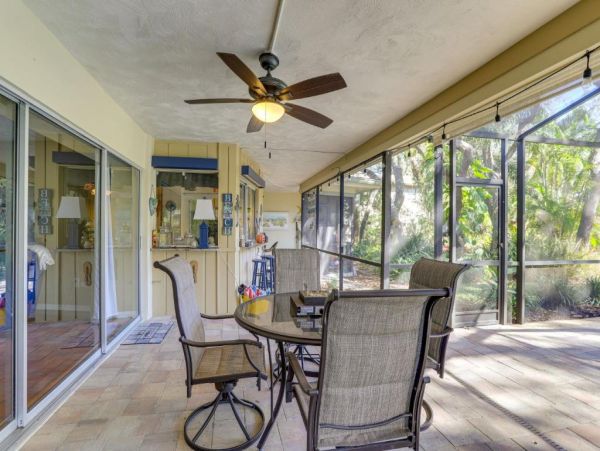 Largo Vacation Pool Home Sleeps Ten Guests