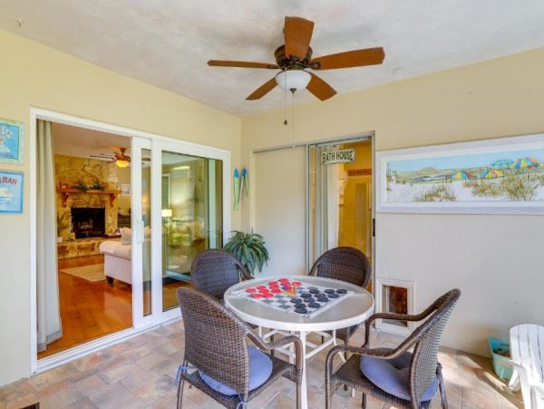 Largo Vacation Pool Home Sleeps Ten Guests