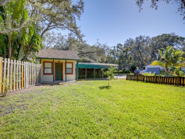 Largo Vacation Pool Home Sleeps Ten Guests