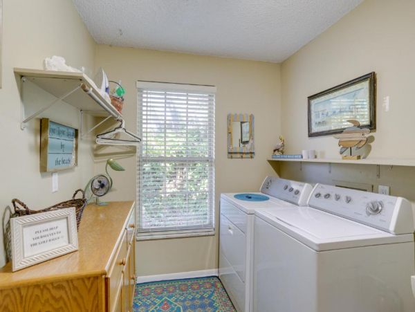 Largo Vacation Pool Home Sleeps Ten Guests