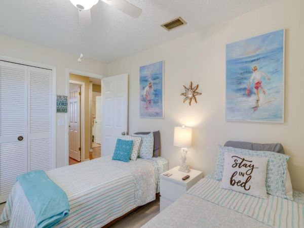 Largo Vacation Pool Home Sleeps Ten Guests