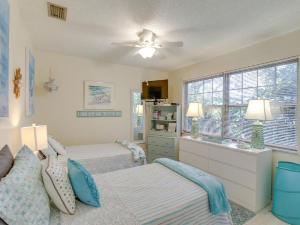 Largo Vacation Pool Home Sleeps Ten Guests