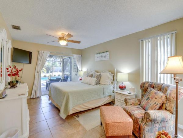 Largo Vacation Pool Home Sleeps Ten Guests