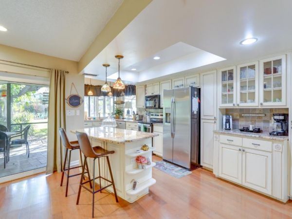 Largo Vacation Pool Home Sleeps Ten Guests