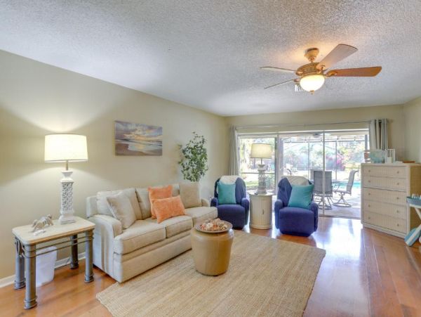 Largo Vacation Pool Home Sleeps Ten Guests
