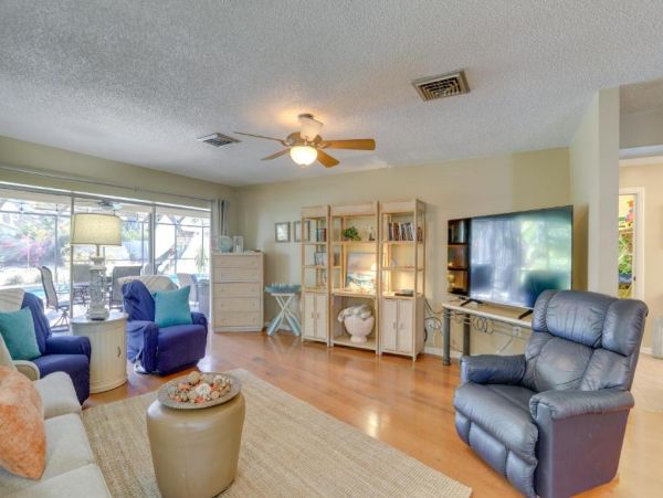 Largo Vacation Pool Home Sleeps Ten Guests