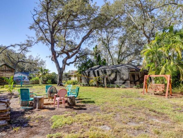 Largo Vacation Pool Home Sleeps Ten Guests