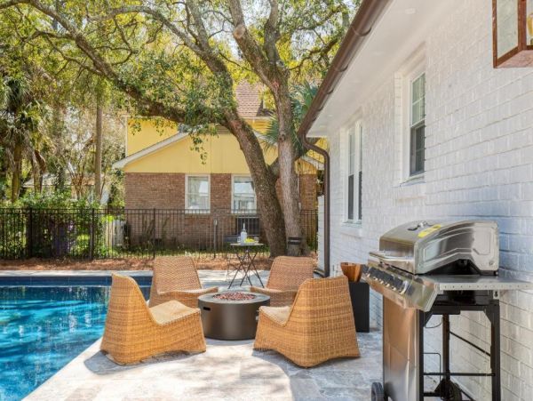 Isle of Palms Vacation Pool Homes Sleeps 22 Guests