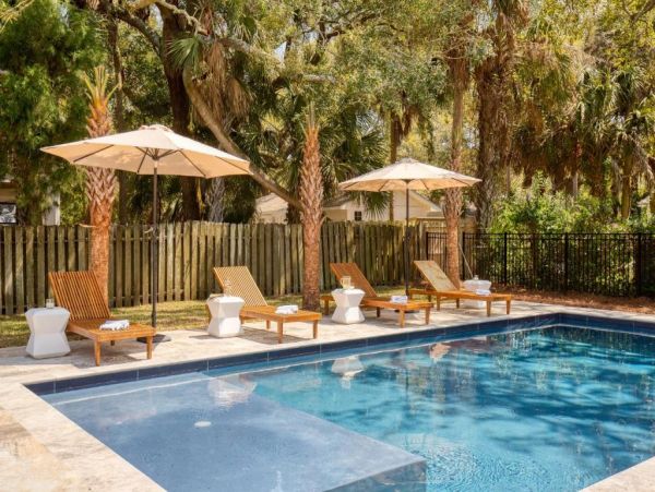 Isle of Palms Vacation Pool Homes Sleeps 22 Guests